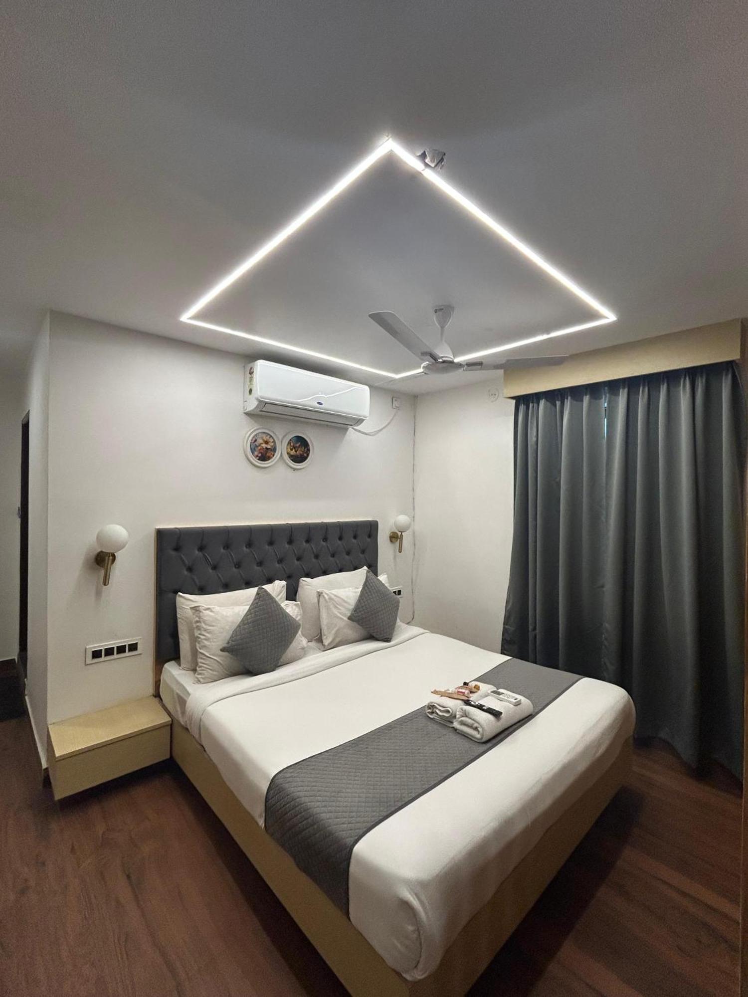 Wild Wings Premium Hotel Hyderabad Exterior photo